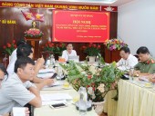 Đồng chí Vũ Lương tỉnh ủy viên, Bí thư huyện ủy chủ trì hội nghị