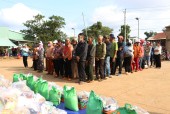 Bù Đăng: Trao tặng 120 phần quà cho hộ nghèo, hộ cận nghèo, hộ khó khăn và các đối tượng bảo trợ xã hội tại xã Đồng Nai