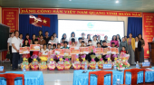 Hội LHPN Bù Đăng vận động đỡ đầu cho 20 Trẻ em mồ côi