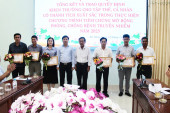 Bù Đăng: 6 tập thể, 8 cá nhân có thành tích xuất sắc trong thực hiện Chương trình tiêm chủng mở rộng phòng, chống bệnh truyền nhiễm năm 2025 được khen thưởng