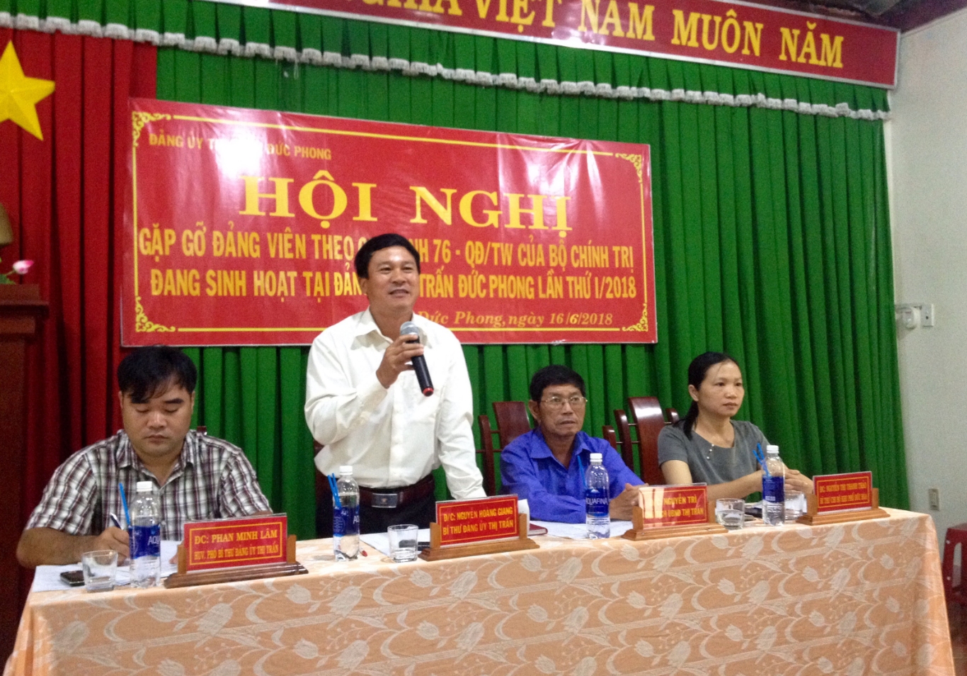 BI THU DANG UY NGUYEN HOANG GIANG PHAT BIEU TAI BUOI HOP MAT