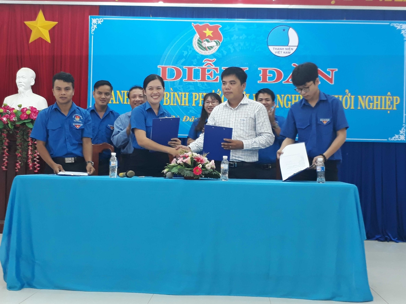 Các doanh nghiệp ký kết hỗ trợ Thanh niên khởi nghiệp các huyện thị1