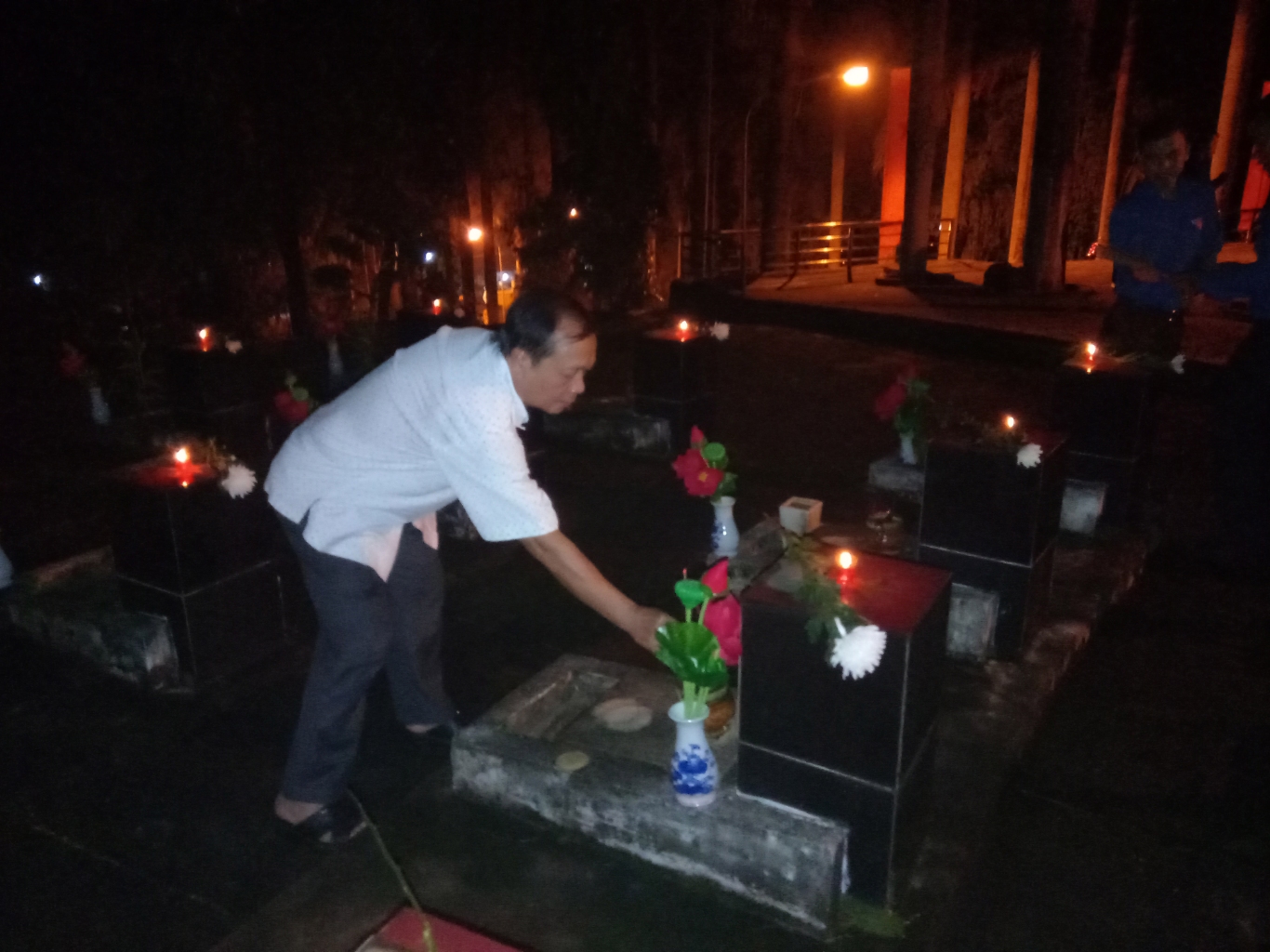 LANH DAO HUYEN THAP HUONG TAI CAC PHAN MO