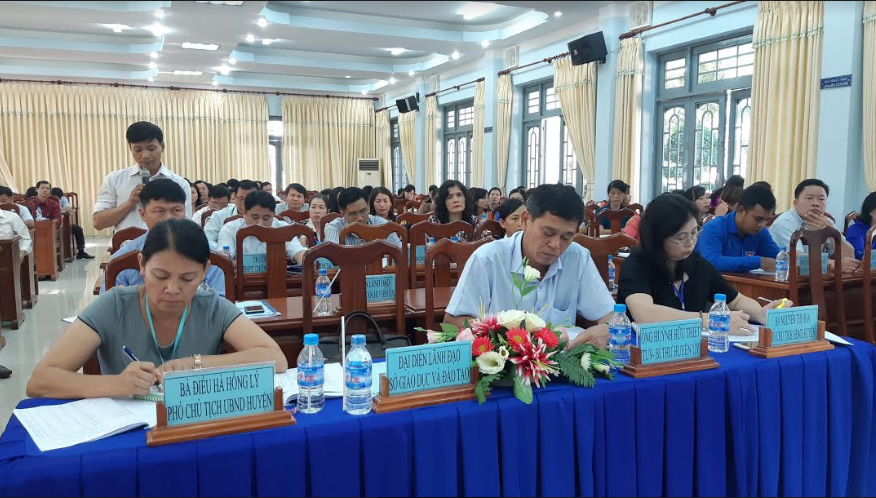 UBND huyện tổng kết năm học 2017-2018, triển khai nhiệm vụ năm học mới 2018-2019.