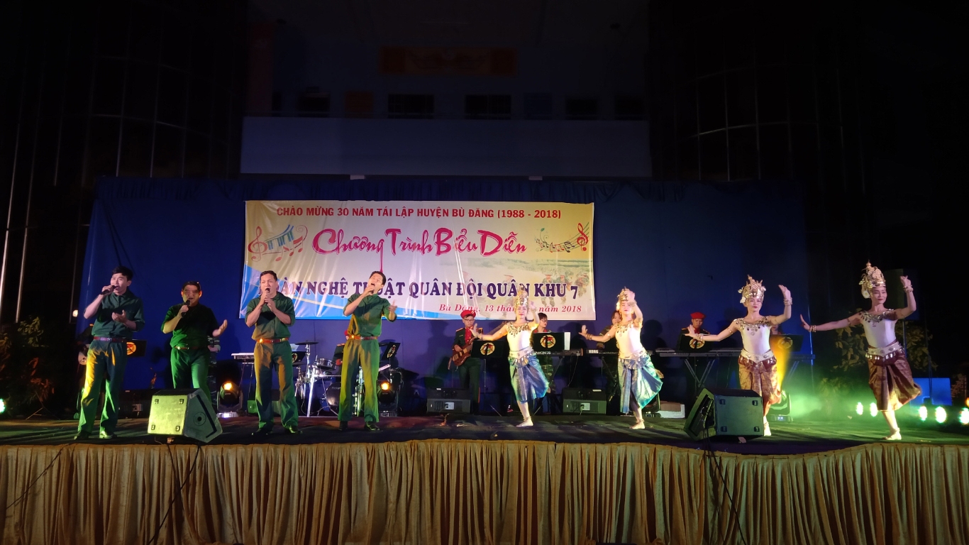 Một tiết mục sân khấu hoá trong đêm văn nghệ