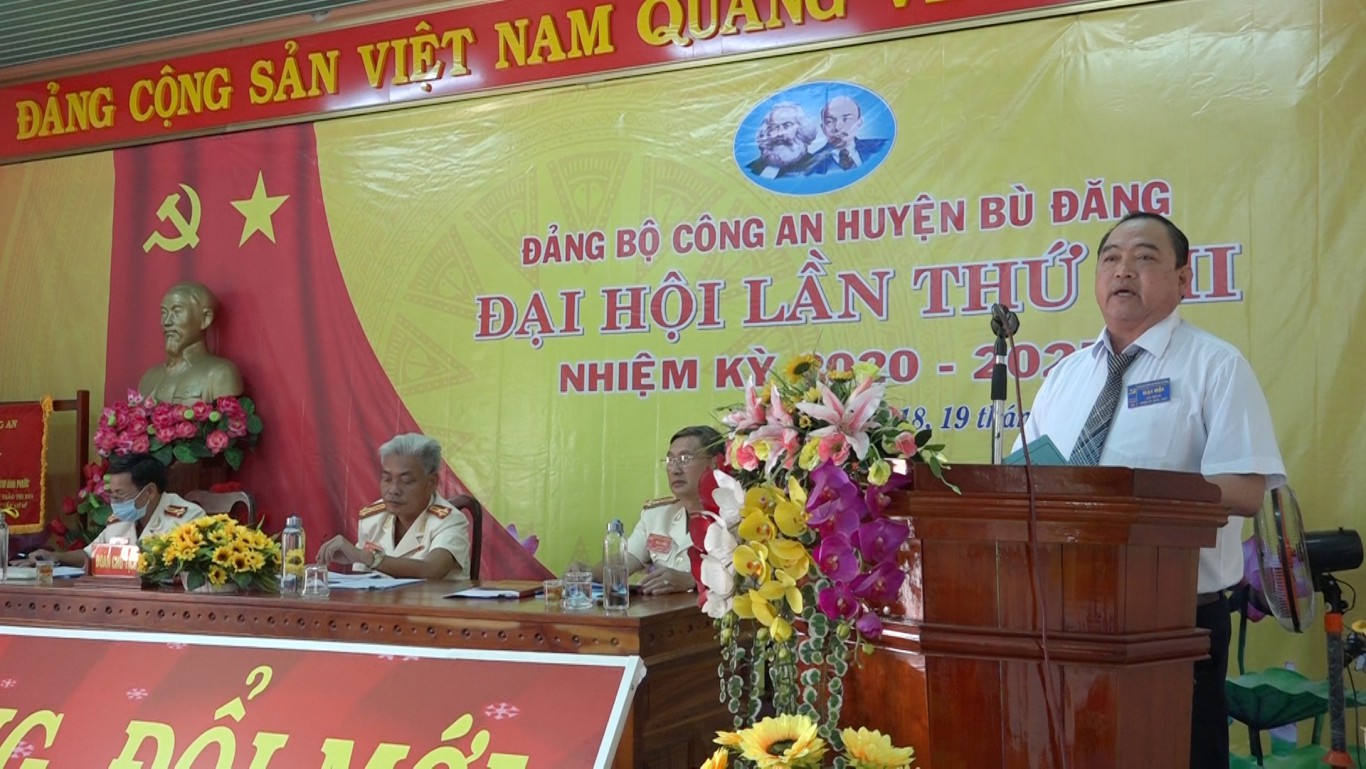 ph b th ch t ch ubnd huy n nguy n thanh b nh ph t bi u ch o t i i h i