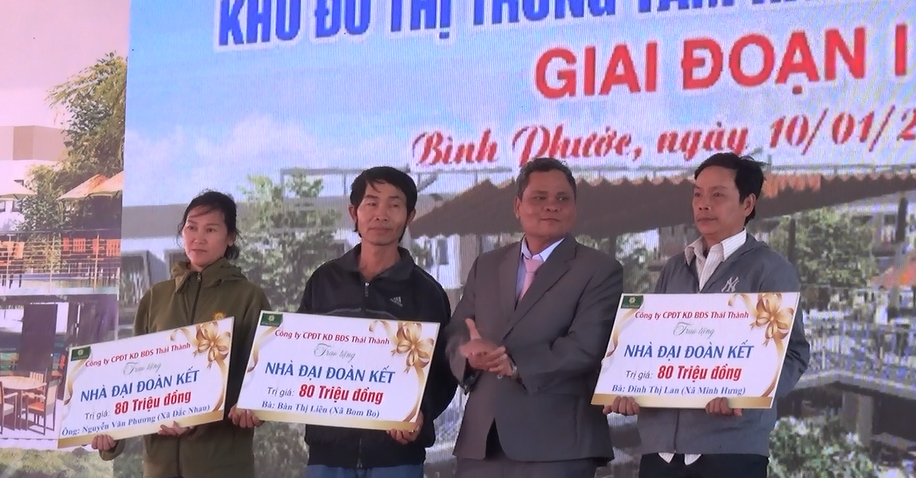 01 Trao bang t ng trung ung ho xay nha tinh thuong