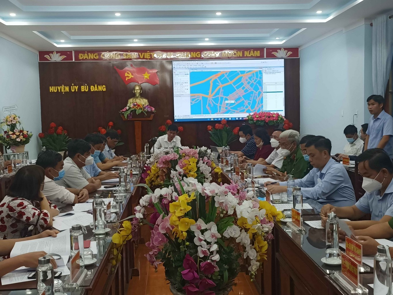 Các đại biểu thảo luận tại Hội nghị