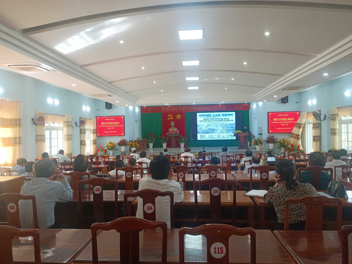 Toàn cảnh hội nghị tại điểm cầu chính