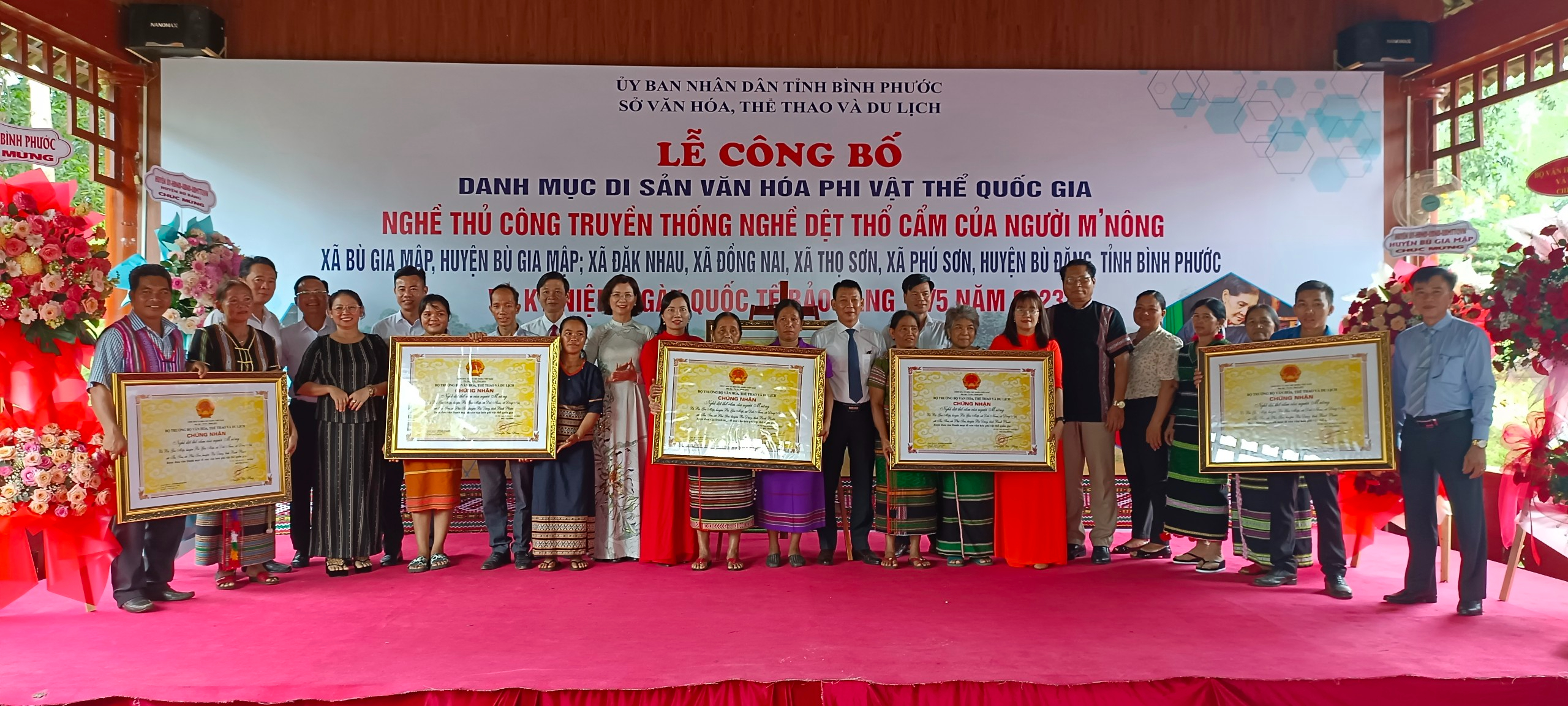 Công bố nghề dệt thổ cẩm của người M’nông là Di sản văn hóa  phi vật thể quốc gia.